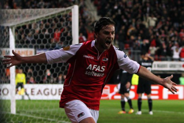 斯合作下的 斯合作下的